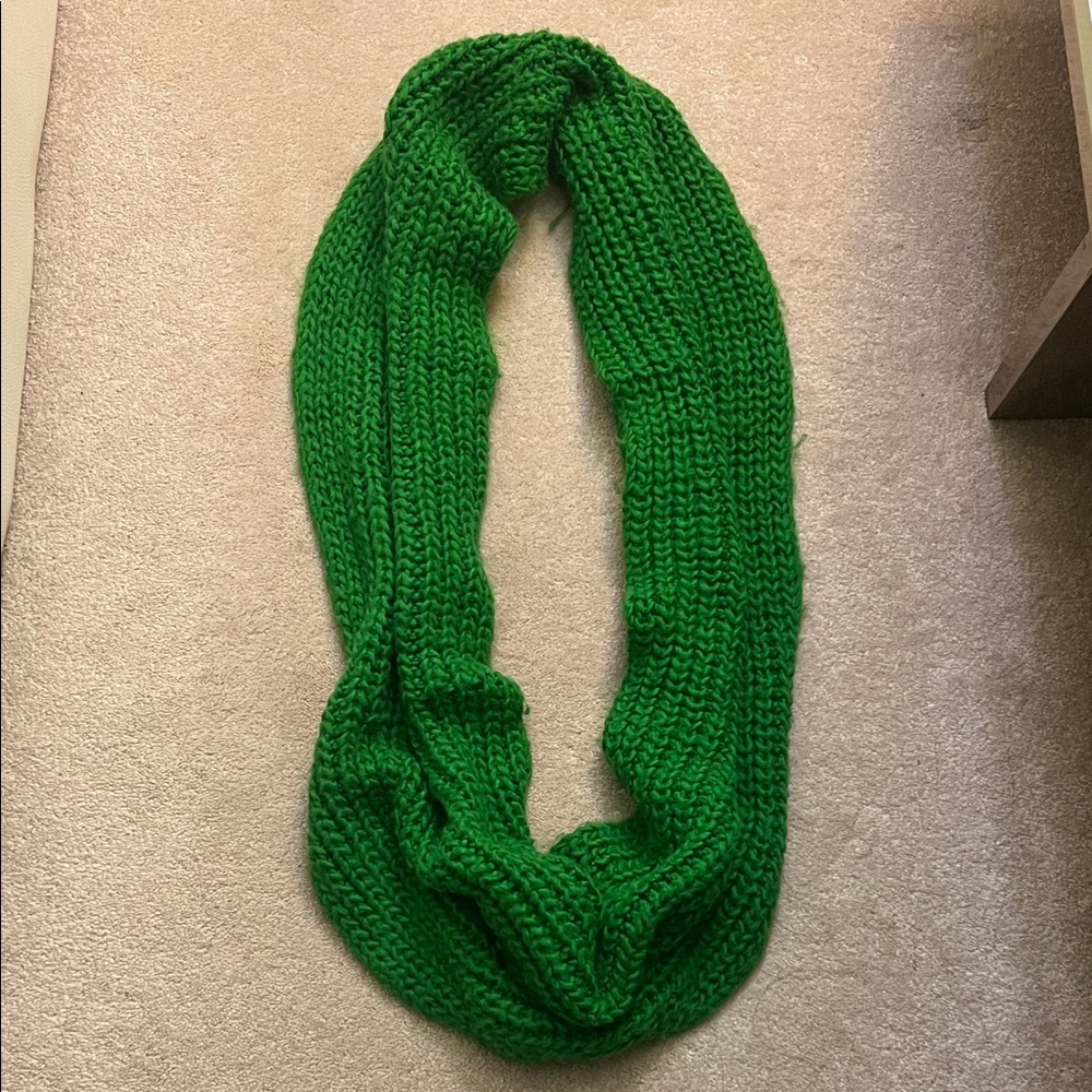 Abercrombie and Fitch Soft Wool Christmas Green Knit Infinity Scarf